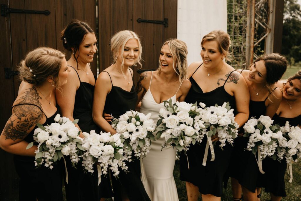A MODERN BLACK + WHITE WEDDING AT CHAPTERS ON THE HORIZON | SHANNON + MIKE
