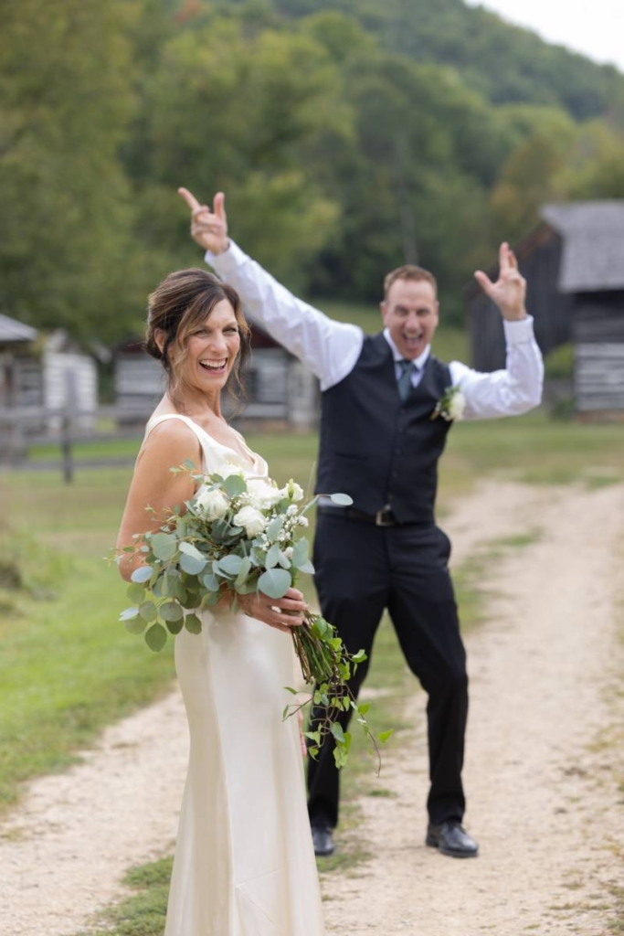 1221189-50991-l-56483gYSEjuR