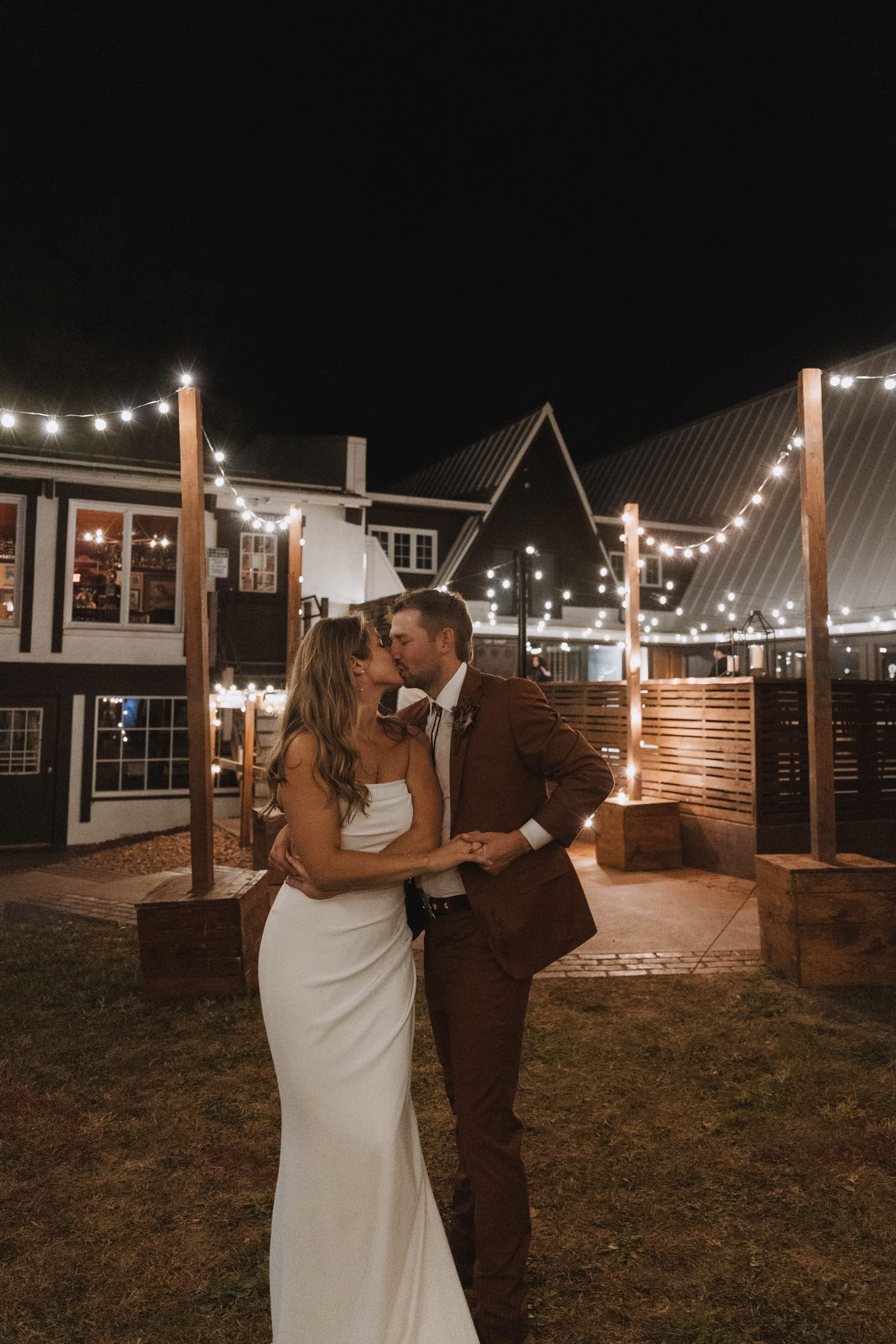 Mt-La-Crosse-ski-wedding-event-venue-lodge-reception-ceremony-la-crosse-wisconsin-9