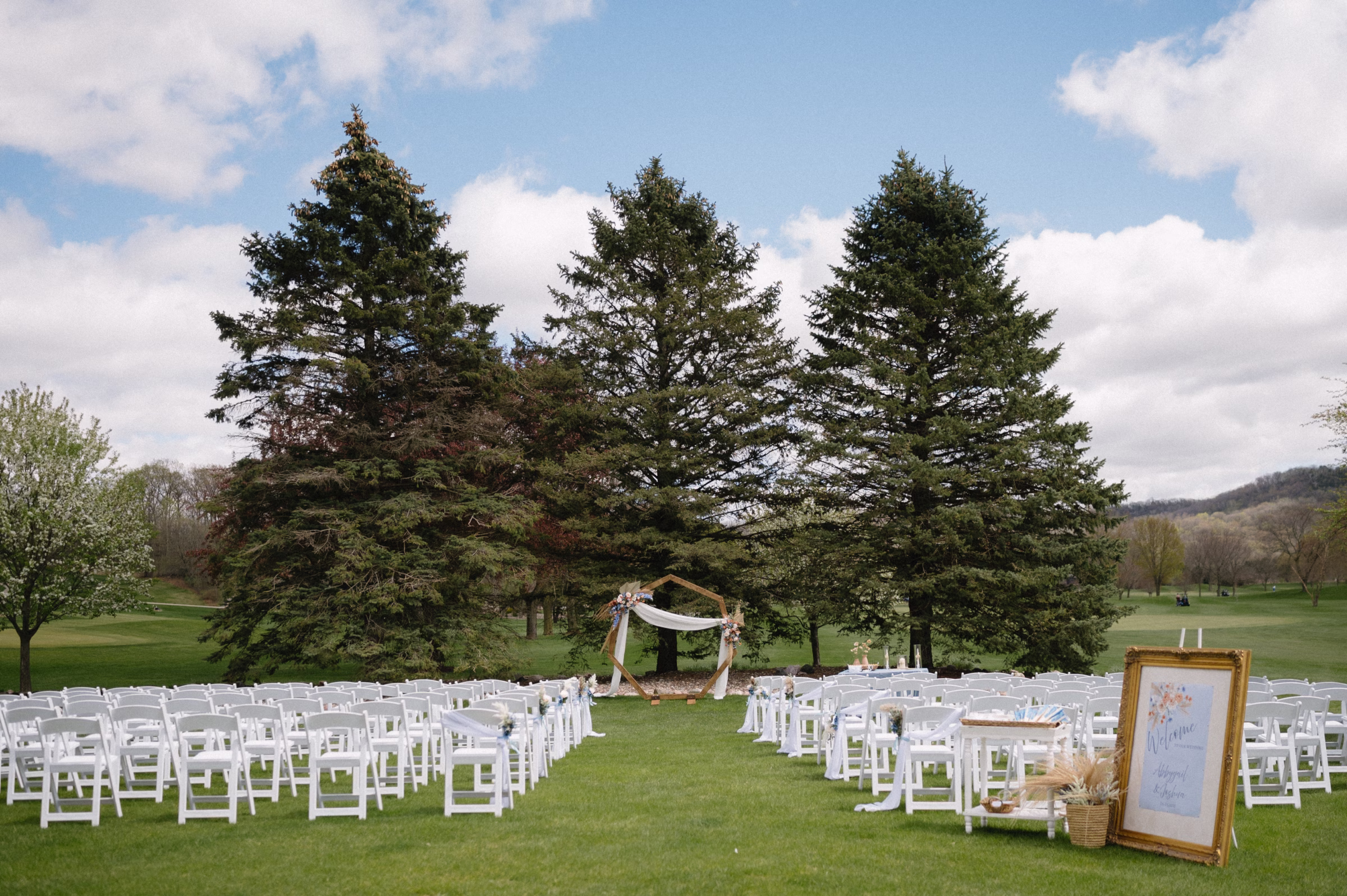 La Crosse Wedding Ceremony Setup Guide: Location, Backdrop & Seating Choices