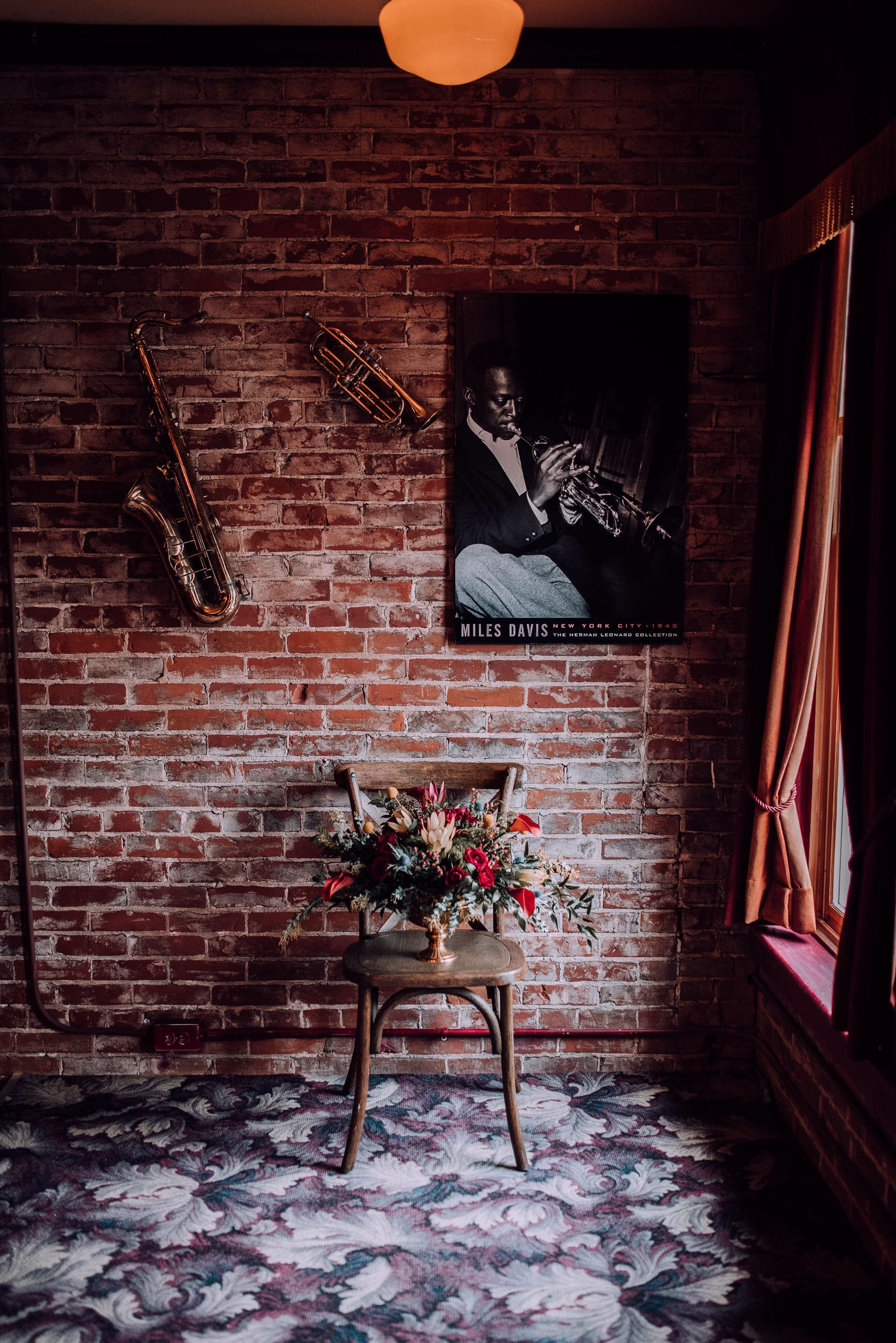 The Grand Hotel Ballroom jazz-themed decor and floral centerpiece for wedding ceremonies in La Crosse, Wisconsin