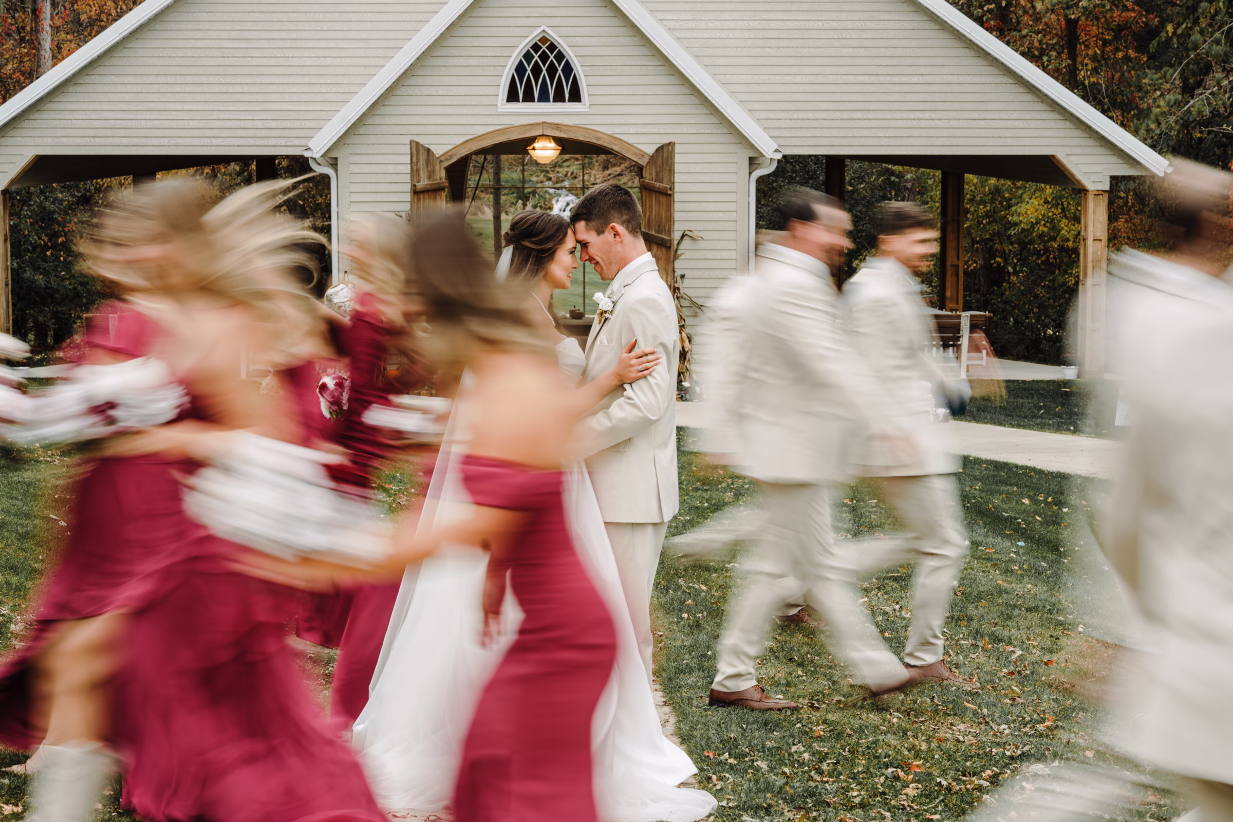 scenic fall wedding winnebago springs minnesota bridesmaids groomsmen 4778 - An Elegant Fall Wedding at Winnebago Springs | Emma & Tyler scenic fall wedding winnebago springs minnesota bridesmaids groomsmen 4778
