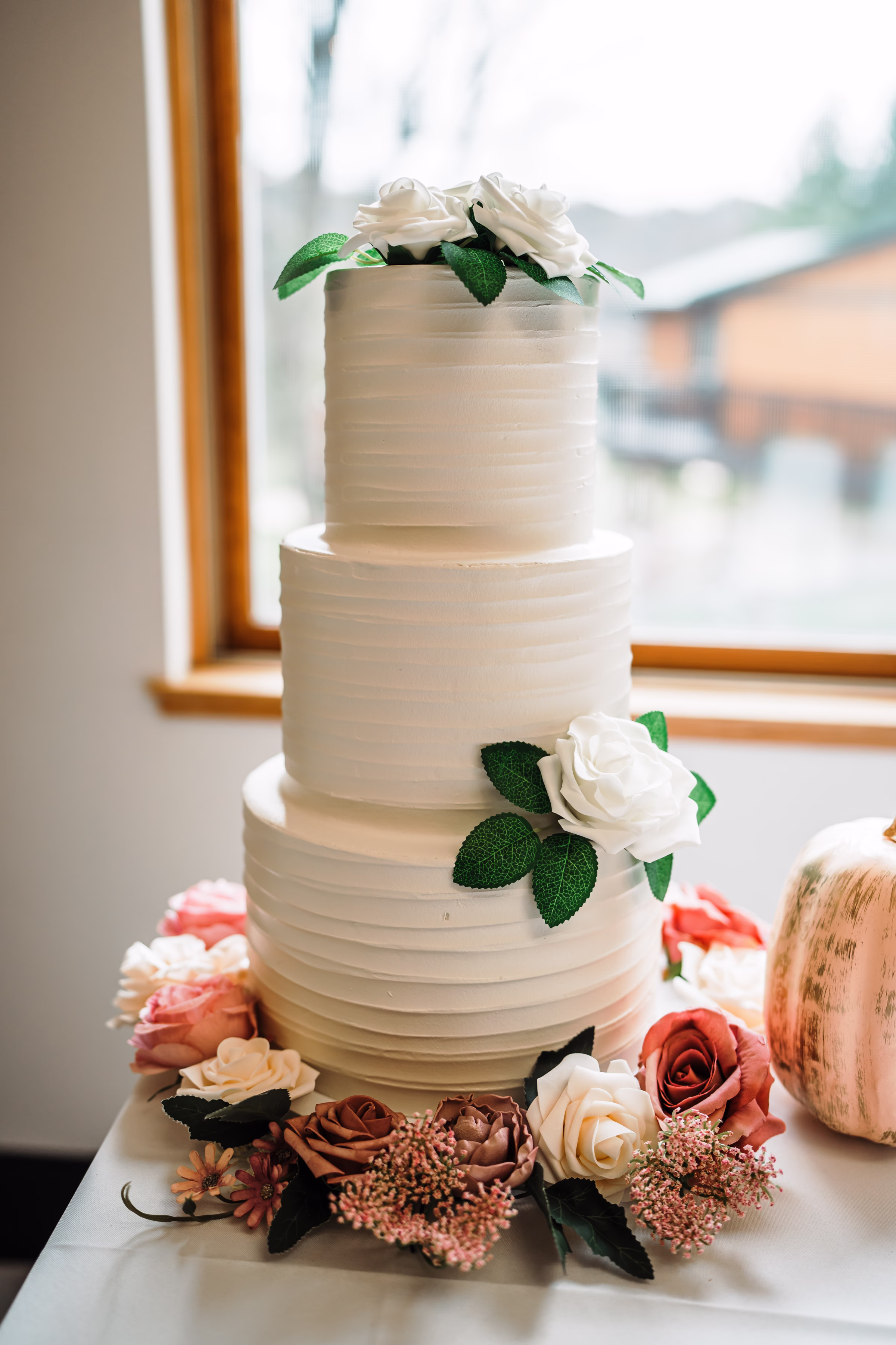 scenic fall wedding winnebago springs minnesota cake donuts desserts 4296 - An Elegant Fall Wedding at Winnebago Springs | Emma & Tyler scenic fall wedding winnebago springs minnesota cake donuts desserts 4296