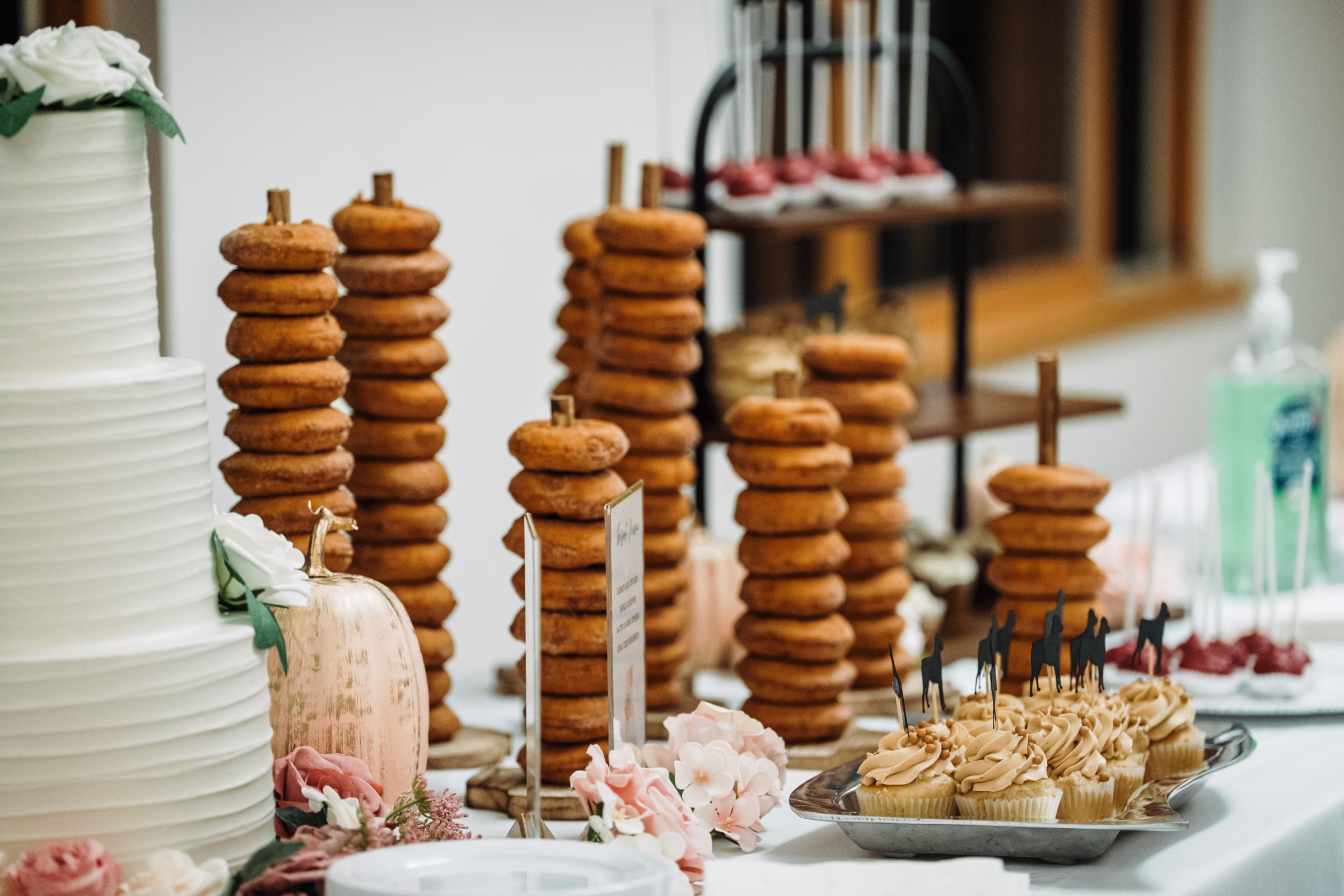scenic fall wedding winnebago springs minnesota cake donuts desserts 5386 - An Elegant Fall Wedding at Winnebago Springs | Emma & Tyler scenic fall wedding winnebago springs minnesota cake donuts desserts 5386