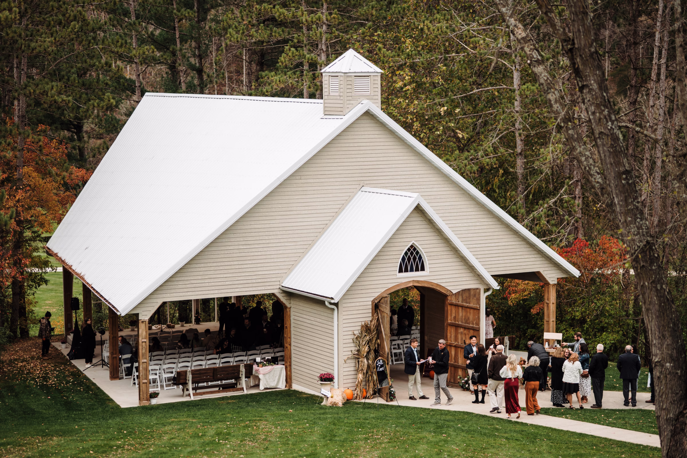 scenic fall wedding winnebago springs minnesota ceremony 4992 - An Elegant Fall Wedding at Winnebago Springs | Emma & Tyler scenic fall wedding winnebago springs minnesota ceremony 4992